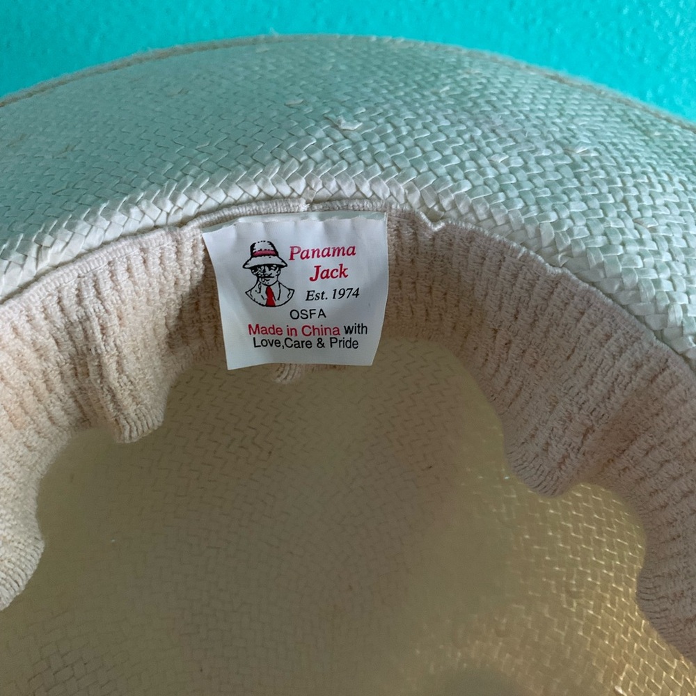 4 Different Hats - Picture 16 of 16